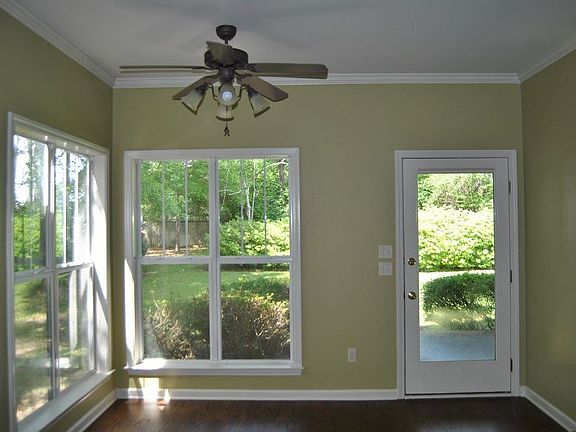 5th image of 110 Orchard Cir
