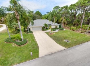 832 Texas Ave, Englewood, FL 34223
