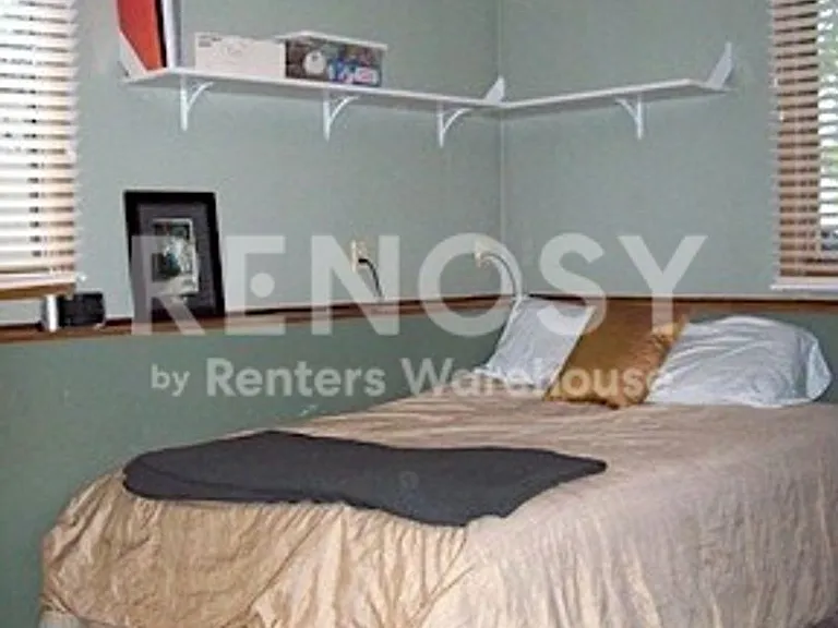 3351 Grimes Ave N — Photo 10