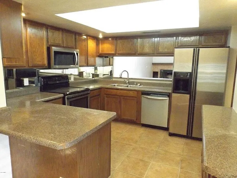 2705 E Cactus Rd — Photo 4