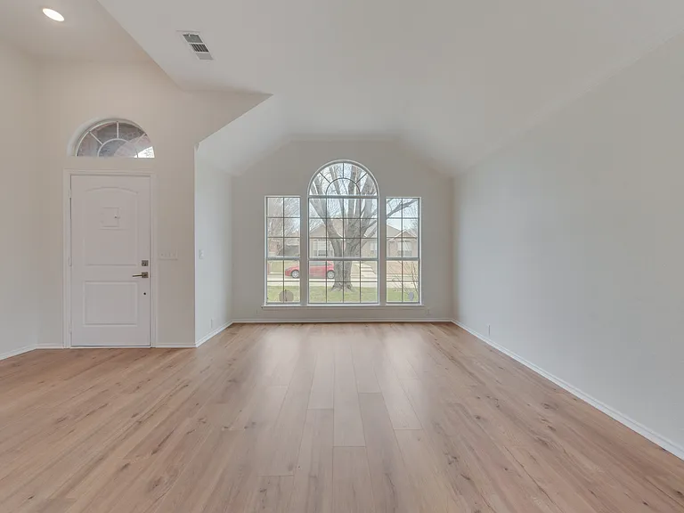 7307 Cresson Dr — Photo 2