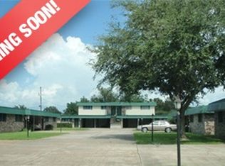 5500 Whitaker St, Groves, TX 77619