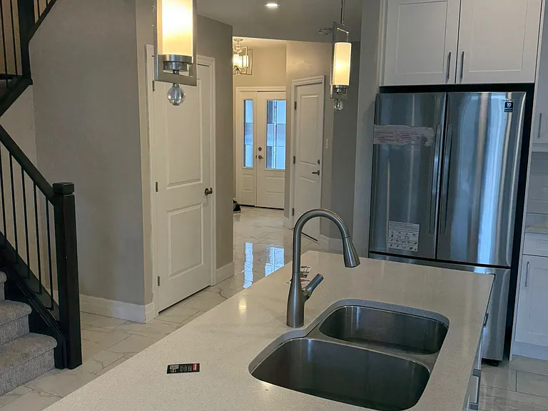 724 Freeport St — Photo 3