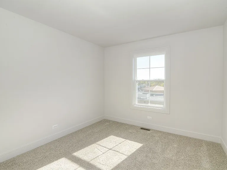 214 N Walnut St — Photo 25