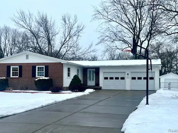 5512 Gina Dr, Swartz Creek, MI 48473