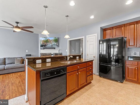 3rd image of 2456 Eastbourne Dr