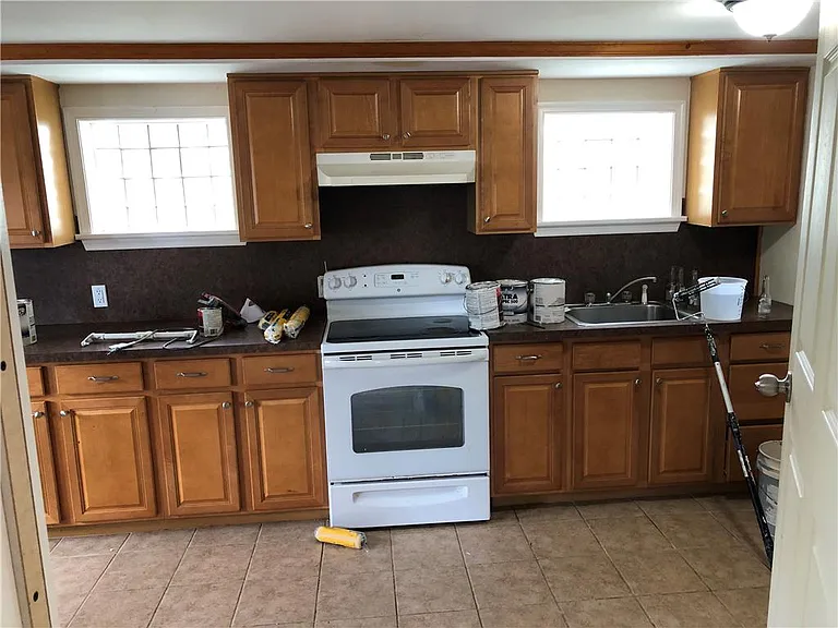 135 N Cedar St — Photo 6