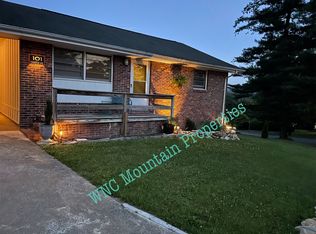 101 Chariton Ave, Hendersonville, NC 28739