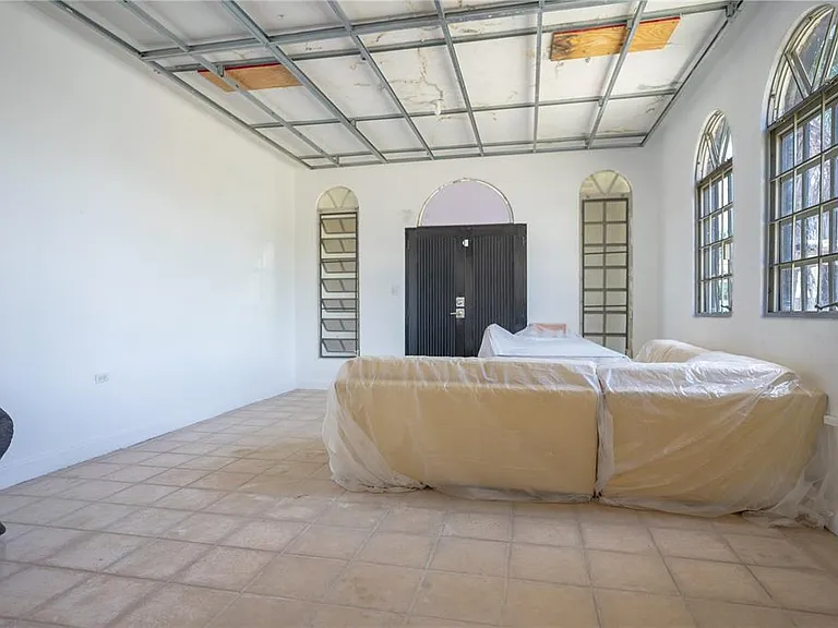 225 Santa Isidra L Fls #B — Photo 9