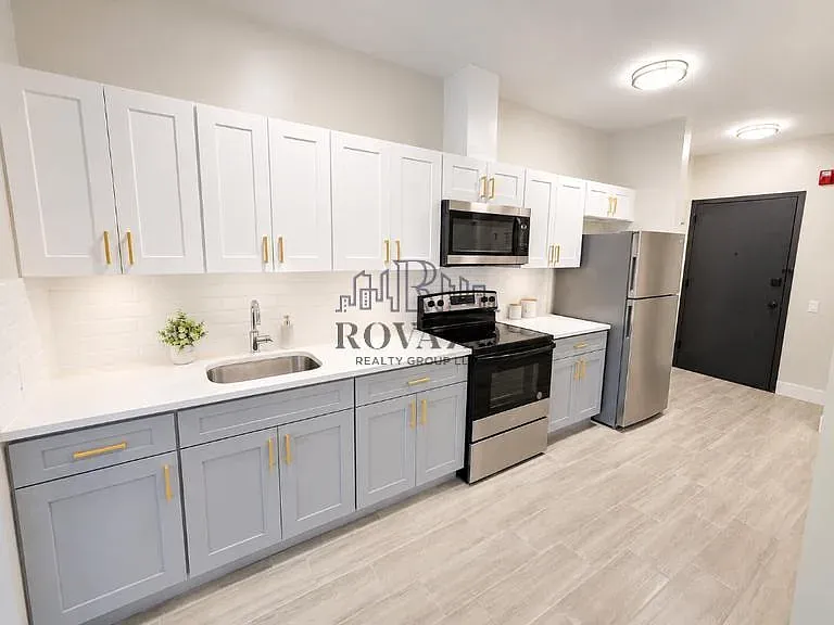 130-131 Ellis Ave #402