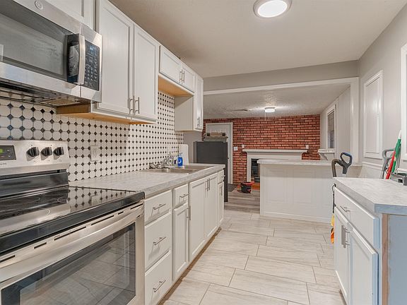 5th image of 1250 Maple Ct