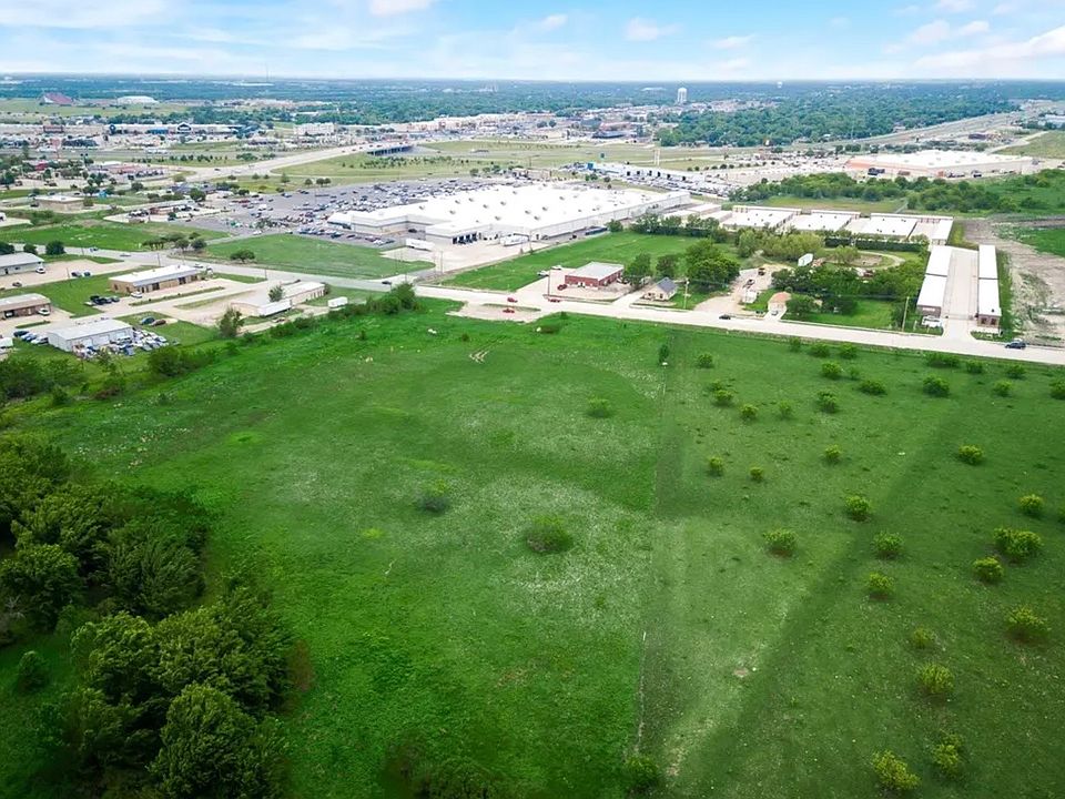 2nd image of 2301 Traders Rd