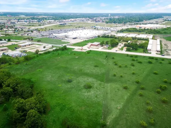 2301 Traders Rd, Greenville, TX 75402