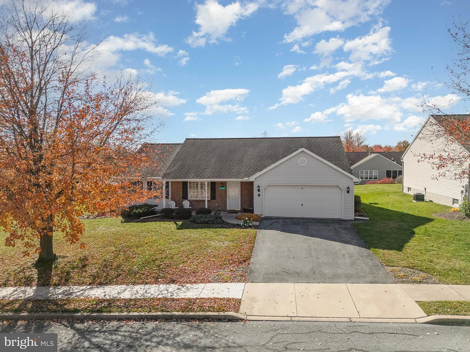 15 Lakeview Dr photo 1