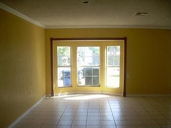 3rd image of 1018 Golden Gate Cir