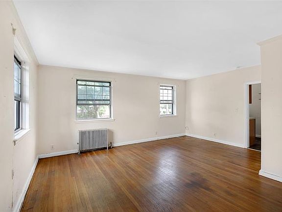 5th image of 7712 Vleigh Pl APT E