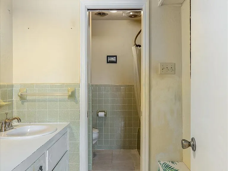 2905 NW Templeton Ter — Photo 33