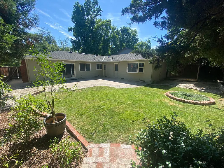 4653 Del Valle Pkwy — Photo 27