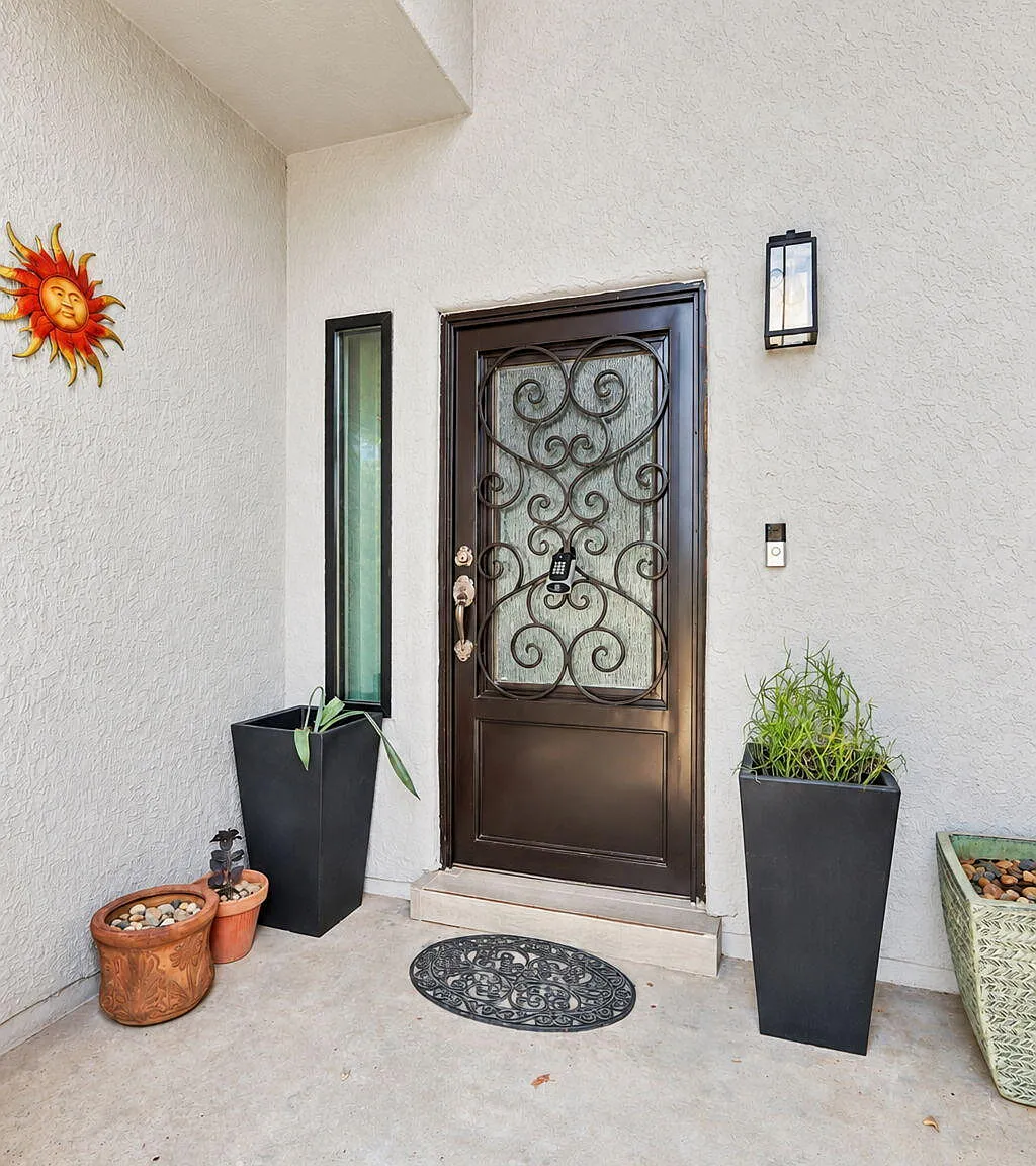 4 bed, 2.0 bath, 2019 sqft, $2,600 — Photo 4