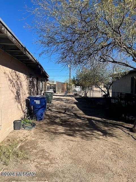 2nd image of 310 W 33rd St