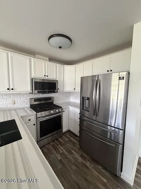 3 bed, 2.5 bath, $2,700 — Photo 2