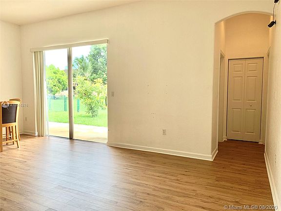 3rd image of 1361 SE 16th Ave