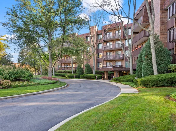 1125 Lake Cook Rd APT 209, Northbrook, IL 60062