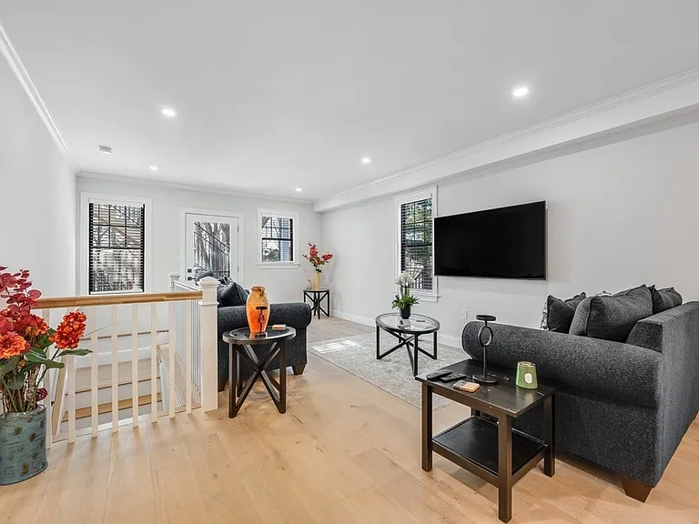 34 Perthshire Rd #34 — Photo 1