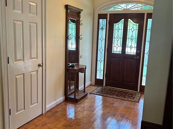 3rd image of 2705 Kenwood Ct