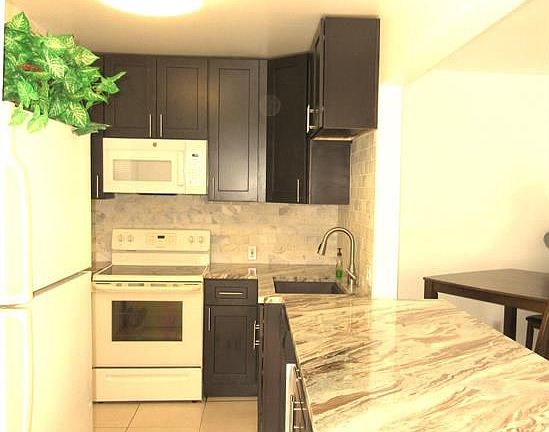 3rd image of 3601 NE 170th St APT 507