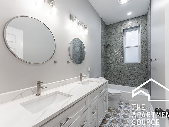 5th image of 1239 N Rockwell St #3F