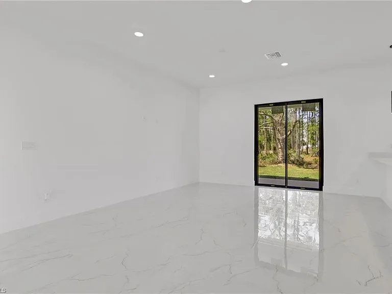 3315 Sunshine Blvd N — Photo 7
