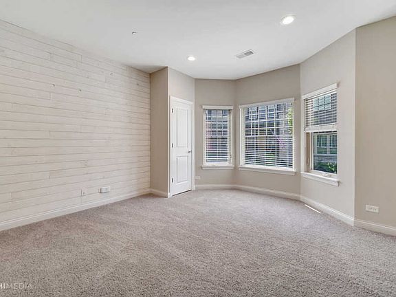 5th image of 634 Parkside Ct