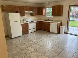 910 Uptegrove Ln, Knob Noster, MO 65336