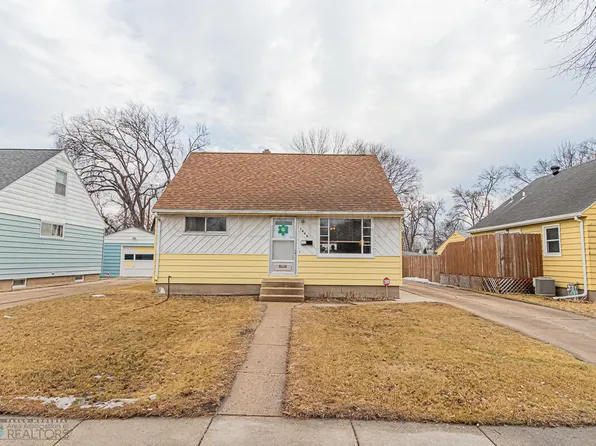 1446 14 1/2 St S, Fargo, ND 58103