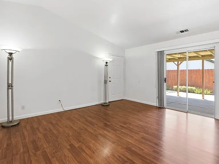 693 Basil Ct — Photo 3