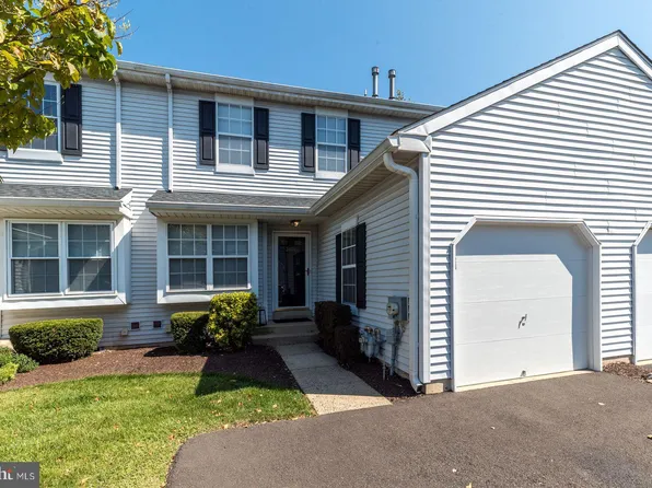 2402 Dogleg Dr, Warrington, PA 18976