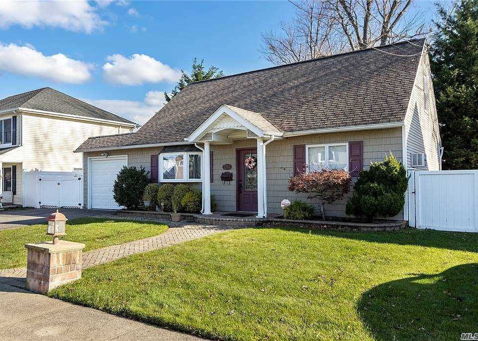 1st image of 2351 Penatiquit Ave