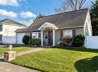 2351 Penatiquit Ave, Seaford, NY 11783