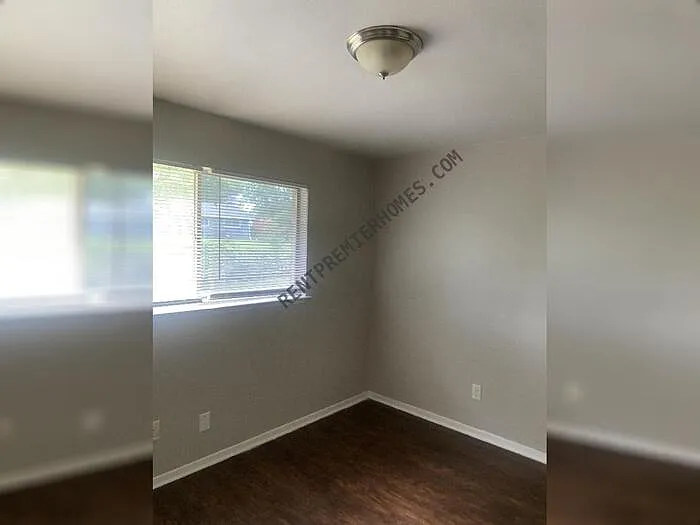 7924 Silverdale Dr — Photo 12