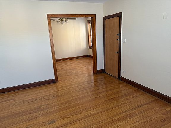 3rd image of 6007 W Ardmore Ave #1F