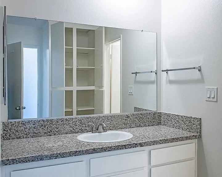 5851 Hazeltine Ave. — Photo 11
