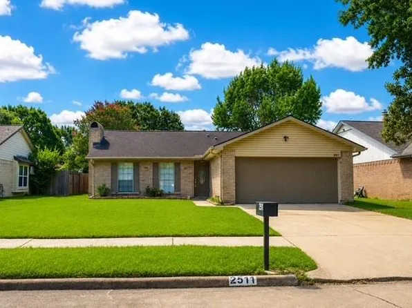 2511 Maple Tree Ct, Stafford, TX 77477