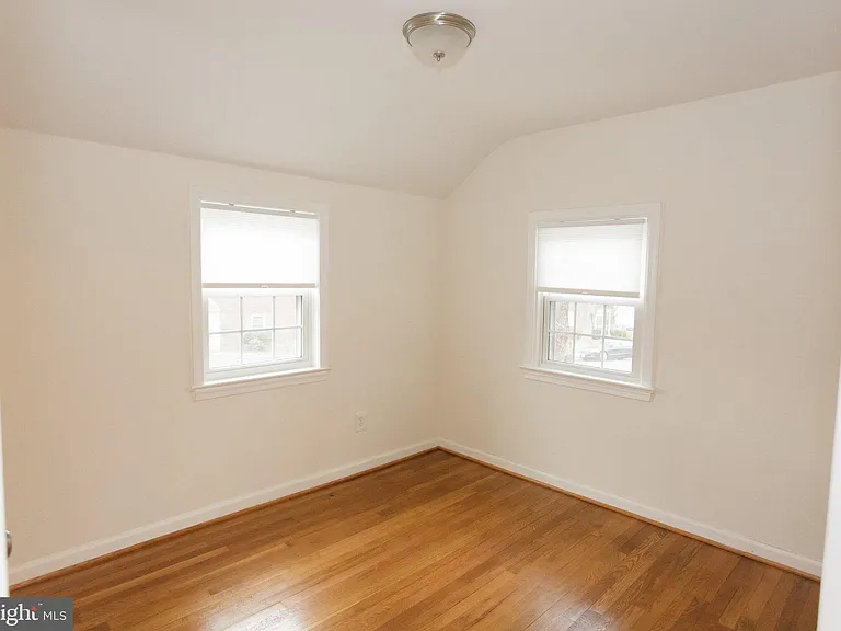 1419 N Longfellow St — Photo 9