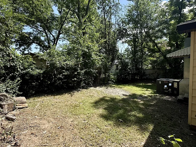 1015 W Ashley St — Photo 14