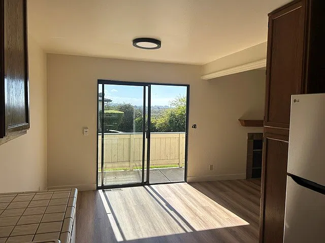 2 bed, 1.5 bath, 924 sqft, $3,200 — Photo 3