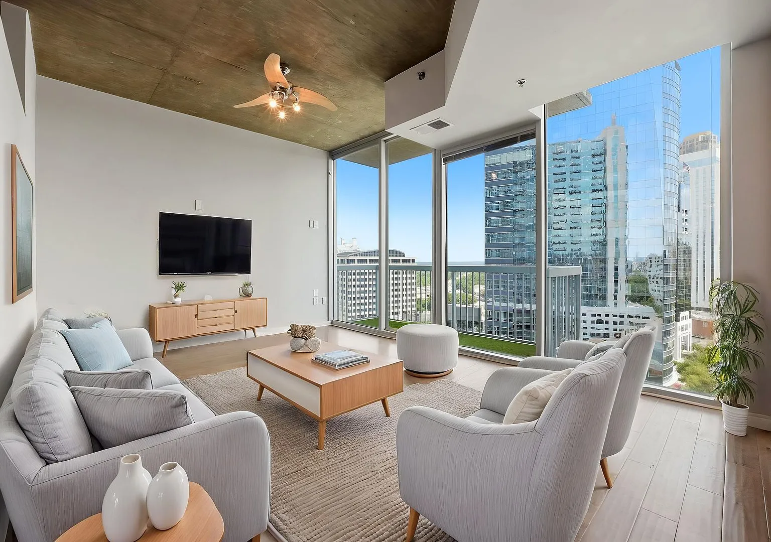 One bedroom condo located in heart of Buckhead! — Photo 3