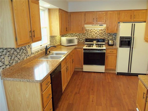 4th image of 45 Chili Ave