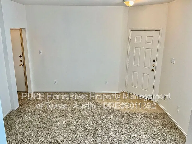 3 bed, 2.5 bath, 1296 sqft, $1,495 — Photo 3