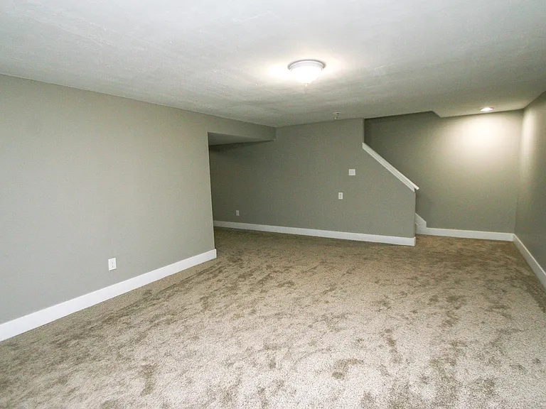 1310 Abbeyhill Dr — Photo 31